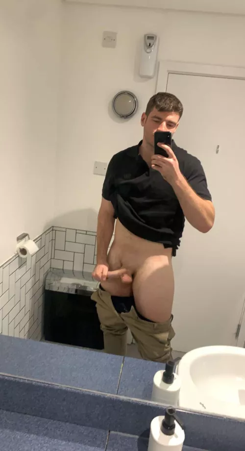 Want me to move my hand? 👀