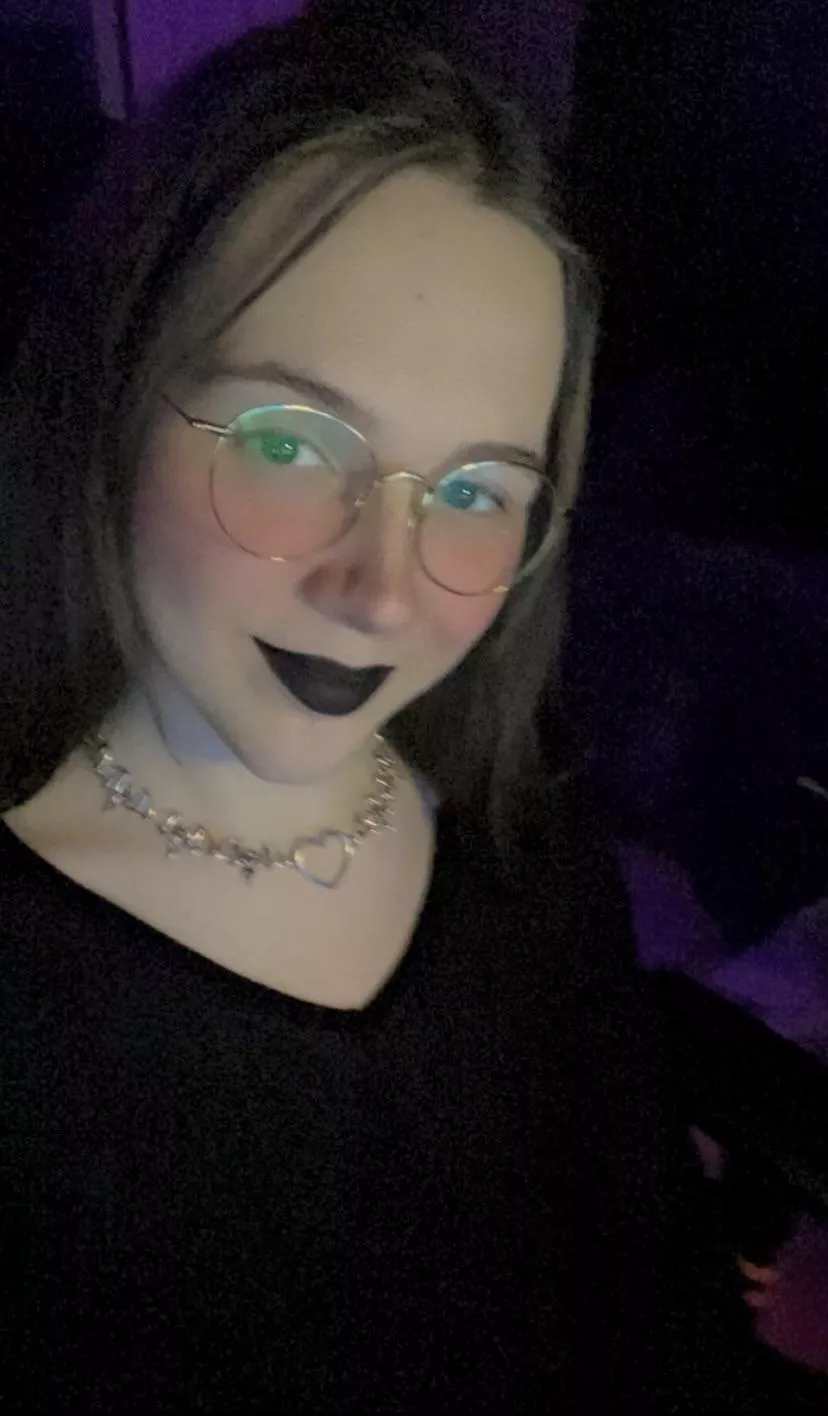 wore this fit for celebrating 500 simps on twich, wonder what i’ll wear at 600 :3