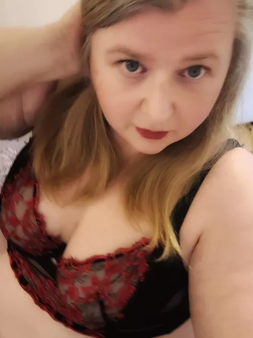 Would love someone to cum and play with me