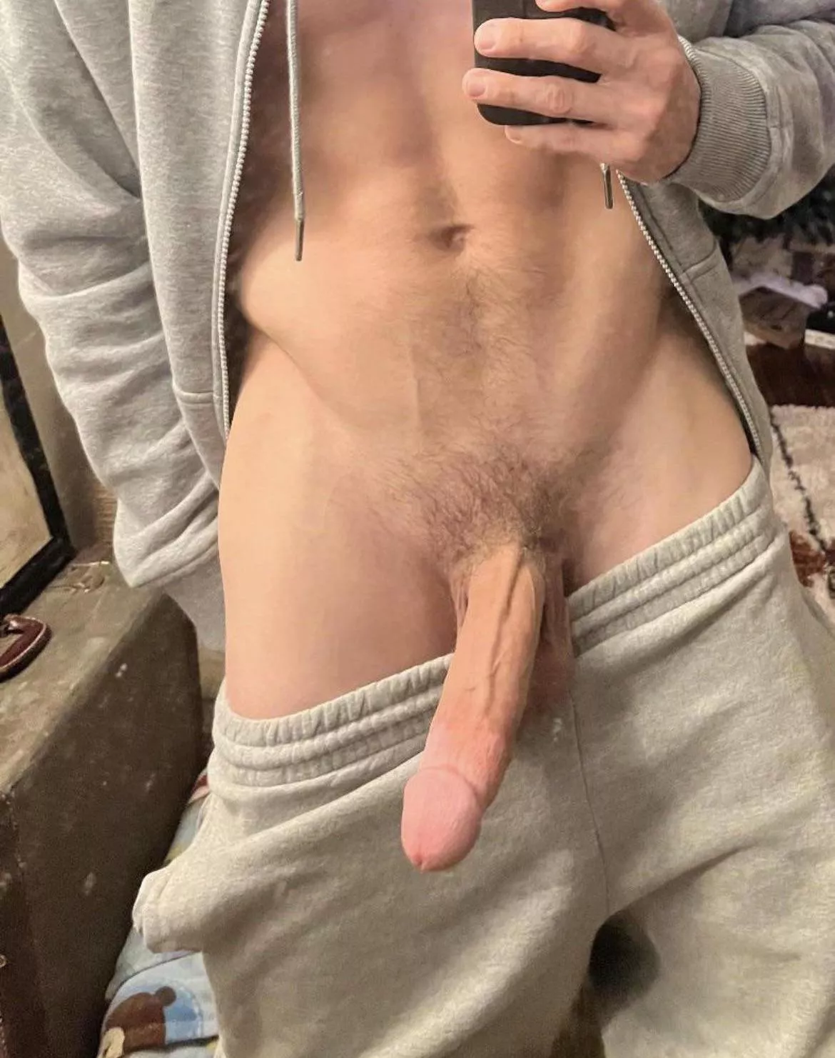 20 Handsome and tall top looking for SMOOTH FEM OR TWINK BTTMS to ride my 9’ bwc casually on snap ;) add sc iamjohxn