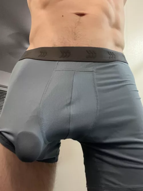 [25] Head coming out to play