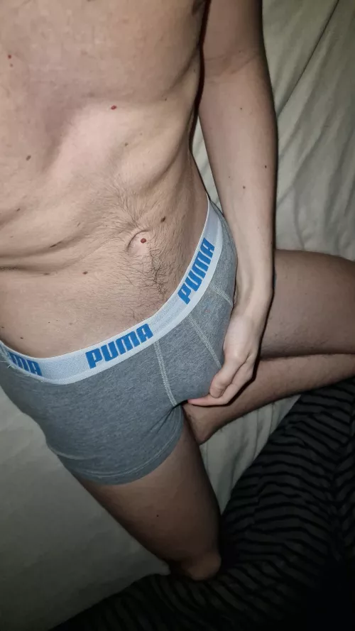 27 yo - in grey Pumas tonight - pm me :)