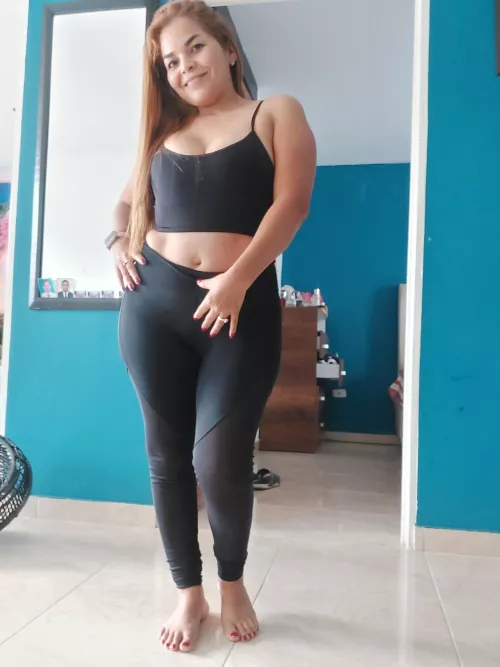 A nice black leggings and that looks beautiful F31