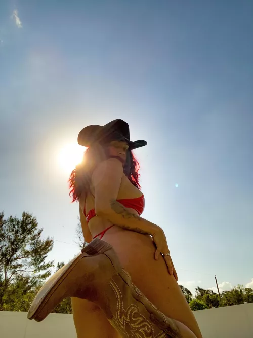 Bet you like my boots 😈