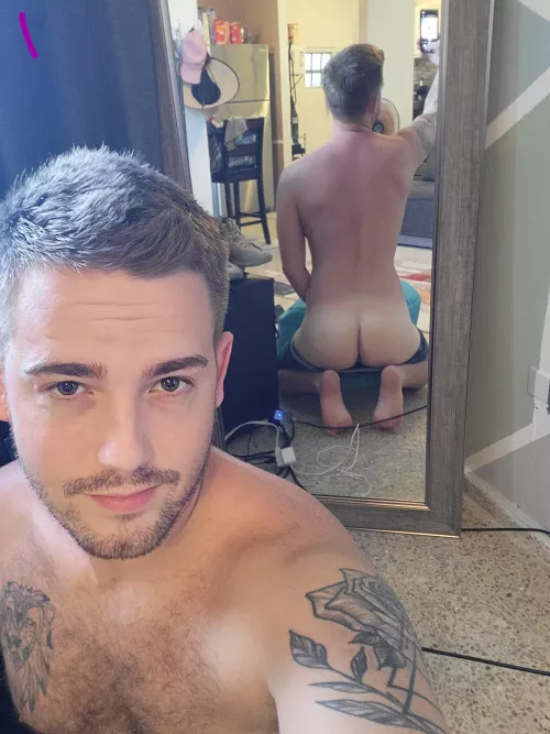 bored and kinda horny send me stuff guys haha 😀