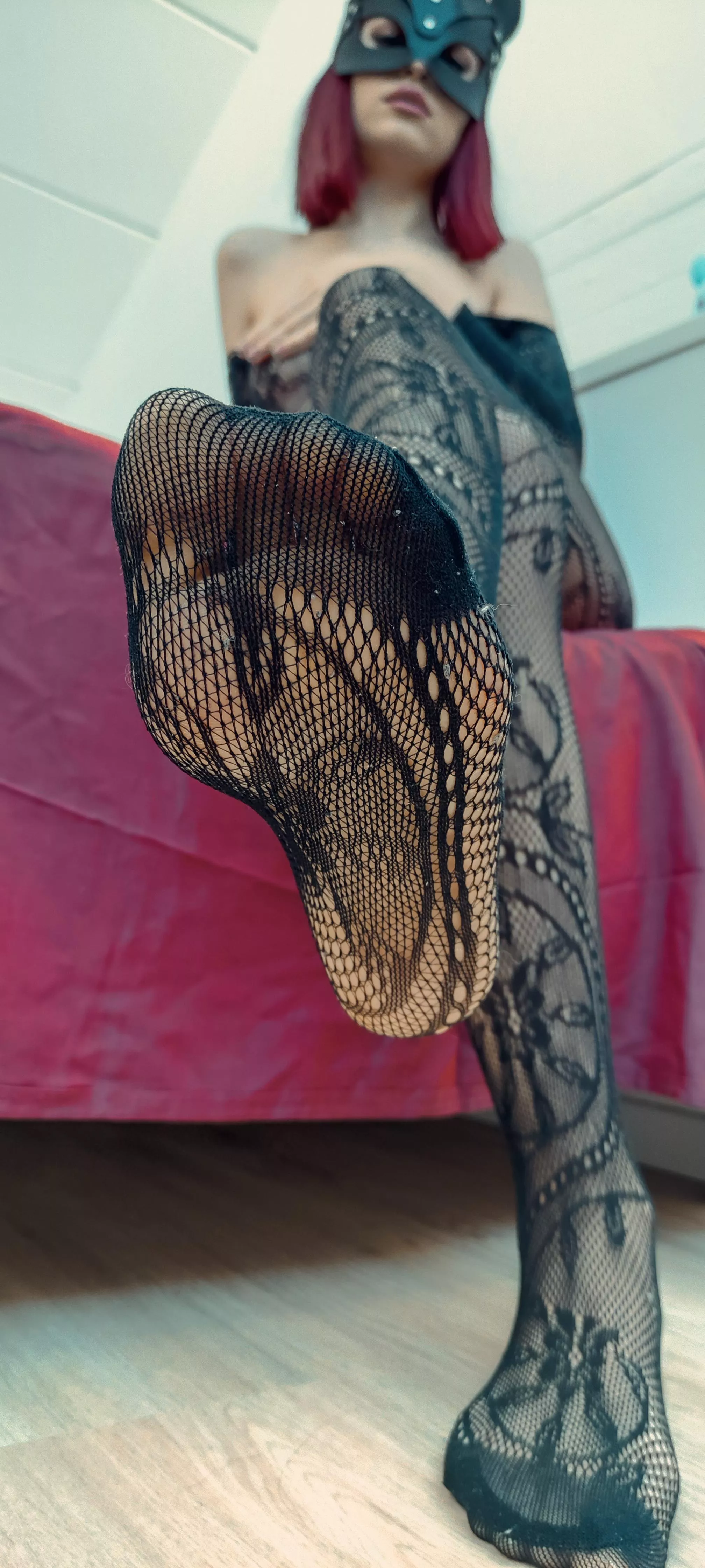 Bow down to me feet 😂💓