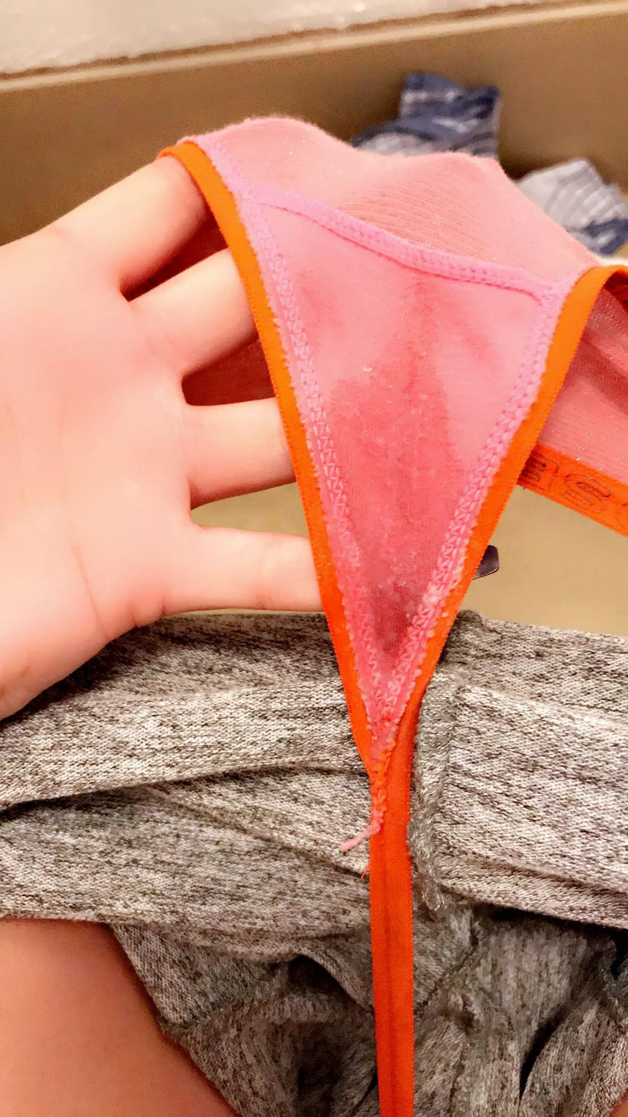 Checking my messages while at work always gets me so horny 😩 💦💦