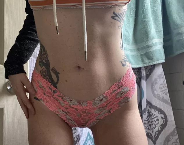 Cute panties and tattoos 🍑