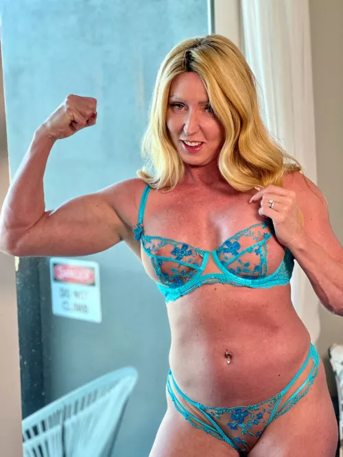 Gun show with lingerie....hope you don't mind!!