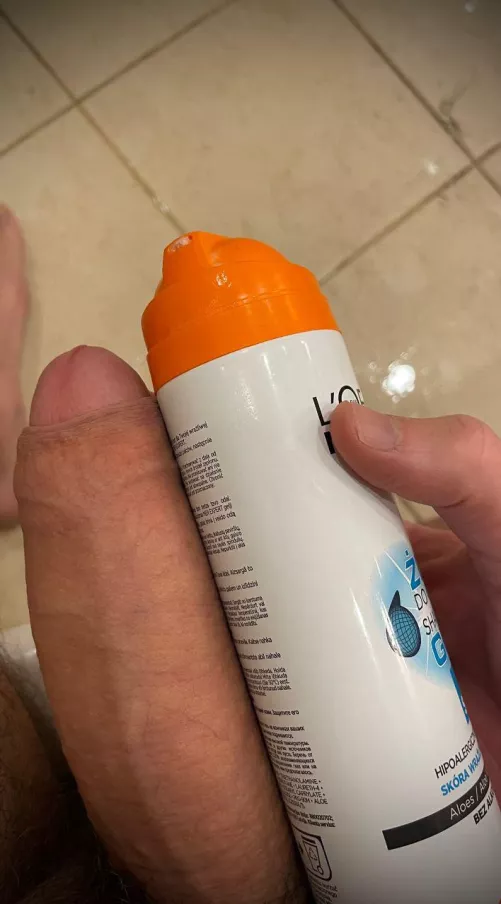 Hi guys! 21cm cock, 205cm height. Let’s chat! :)