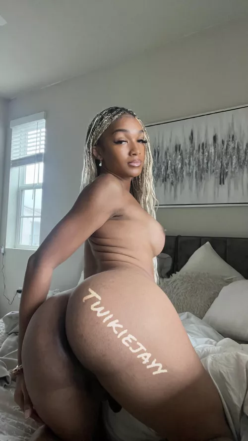 Hop in bed with me?🥰💞