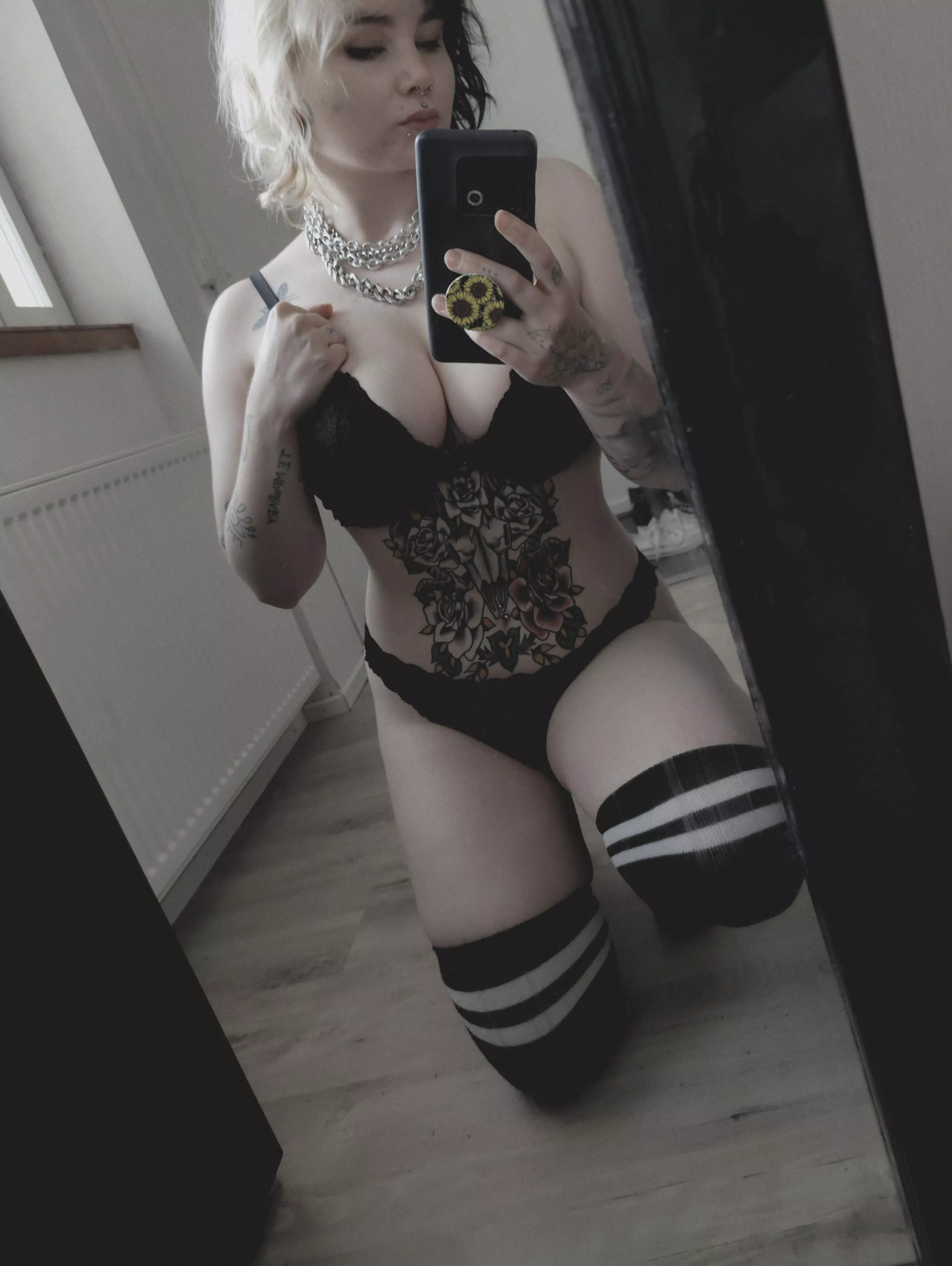 hows your night going? 😘