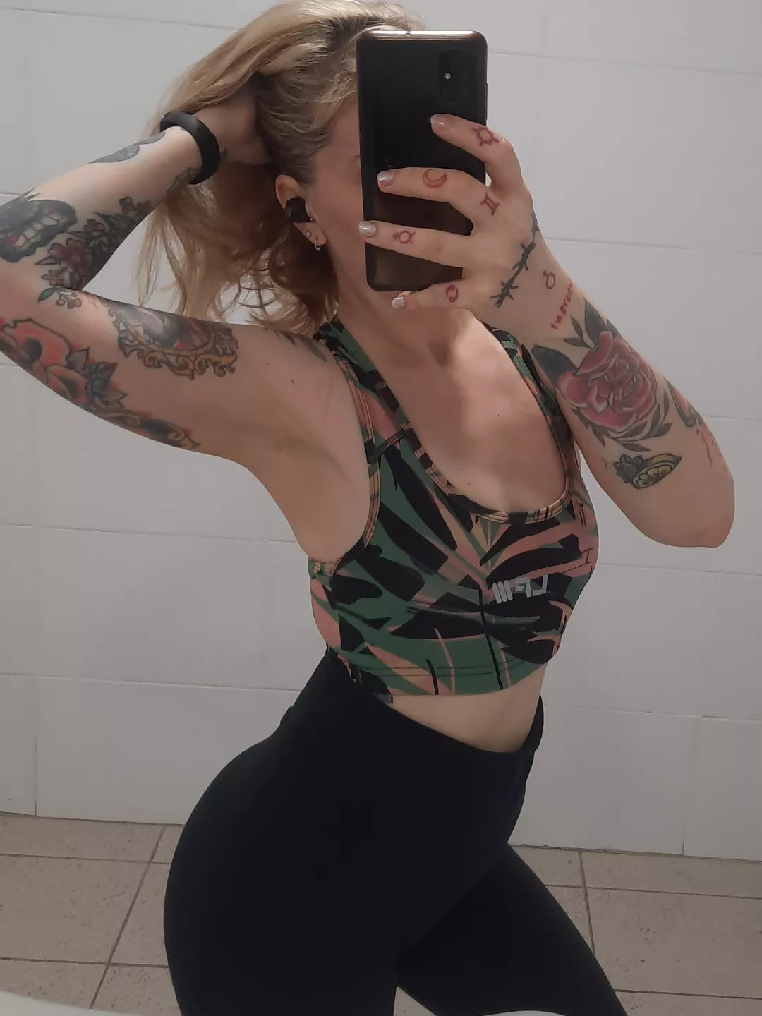 I finished the exercise for the day, my armpits are sweaty, do you want to suck me?