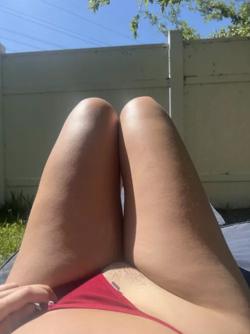 I love flashing my hairy pussy ❤️