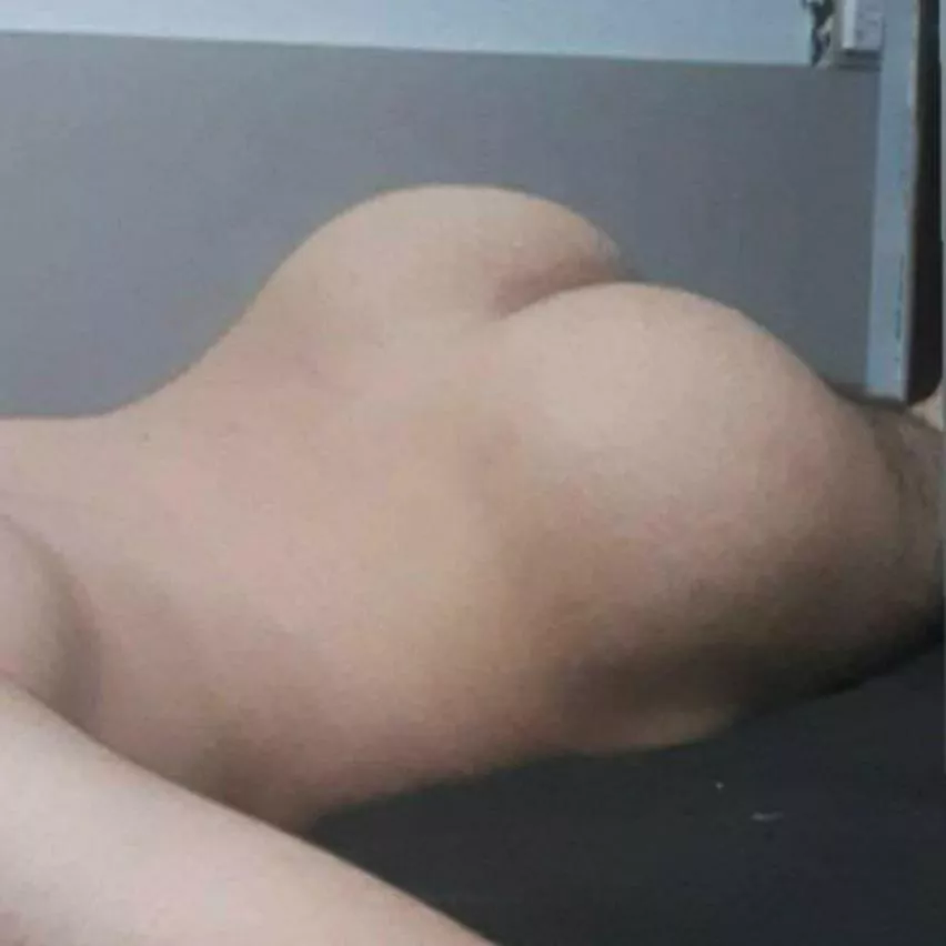 I love sleeping without clothes 😴