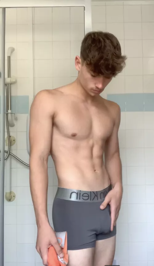 Just makin' it hard 🍆👀