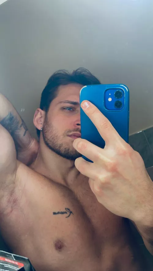 look at me and submit. 🤑