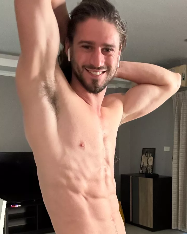 making Monday a little better 😁😏