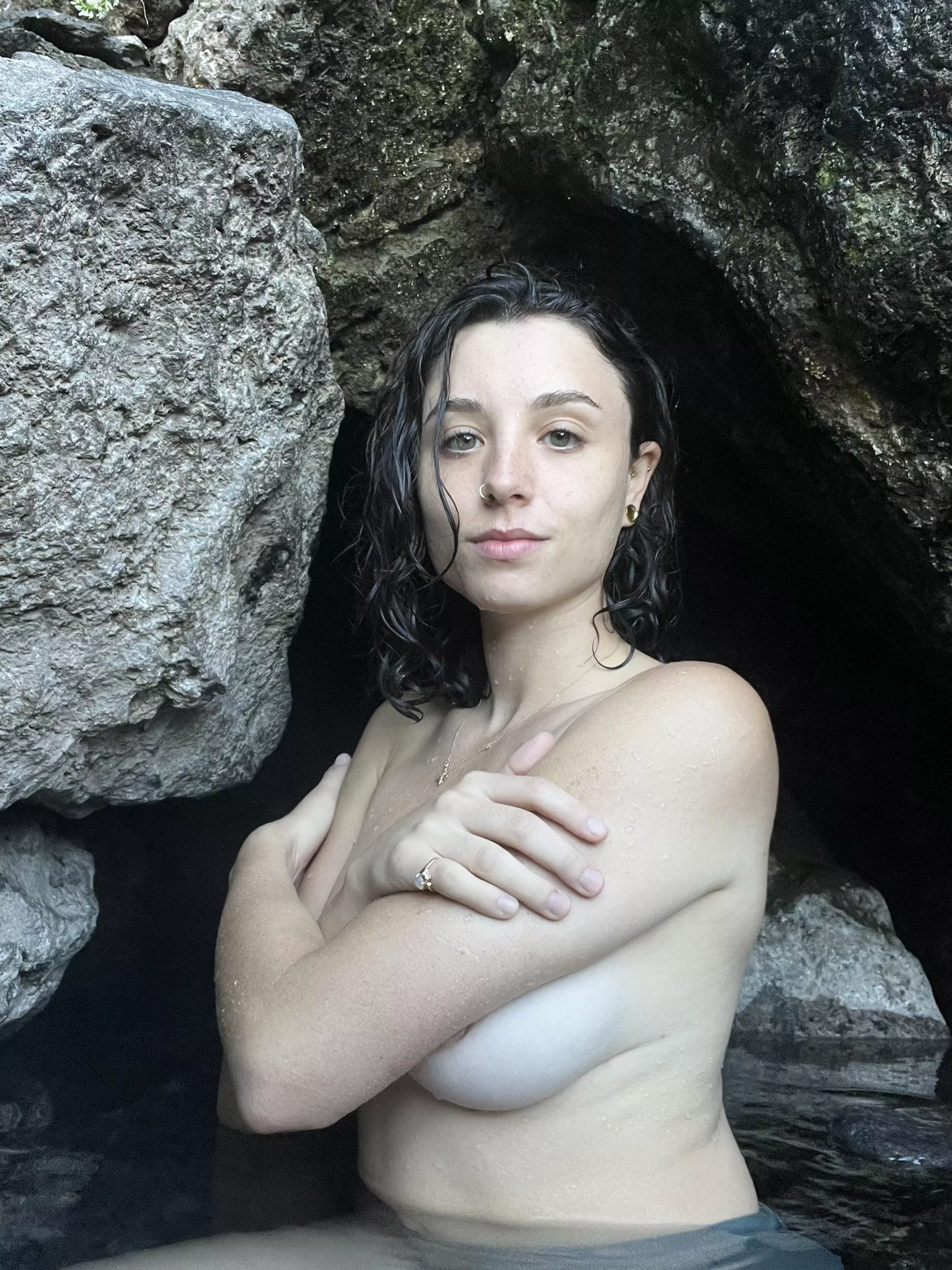 Missing my summertime hot springs adventures 🌿