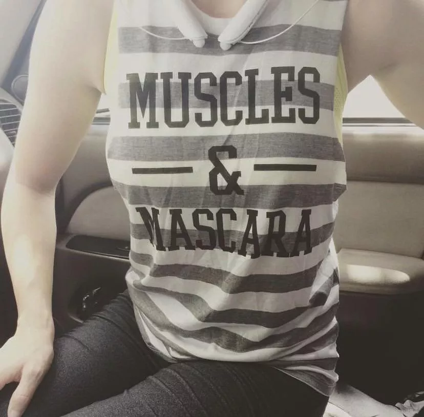 Monday gym outfit. I’m sure the shirt comes off halfway through but Happy Monday!