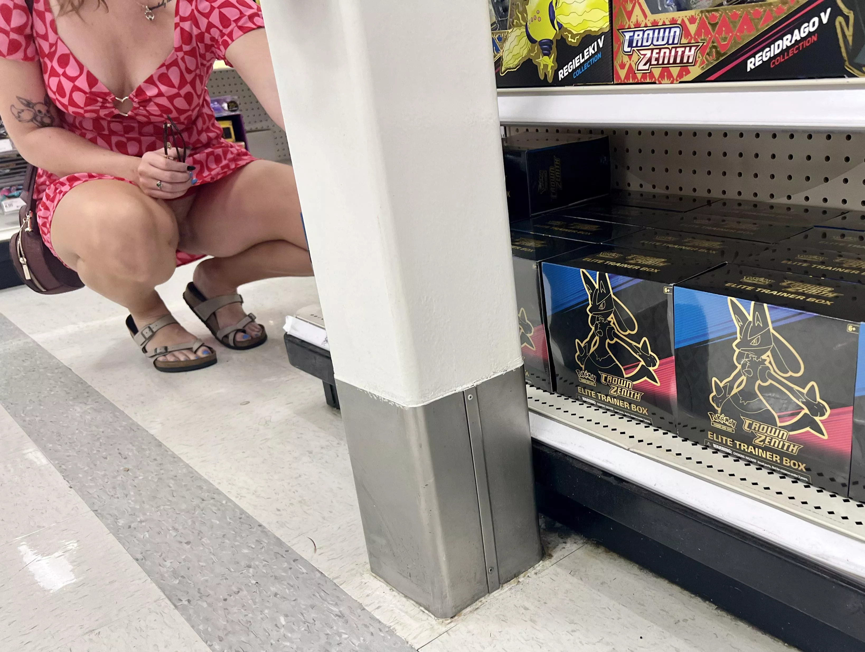 My girls’ bare pussy makes shopping that much more fun