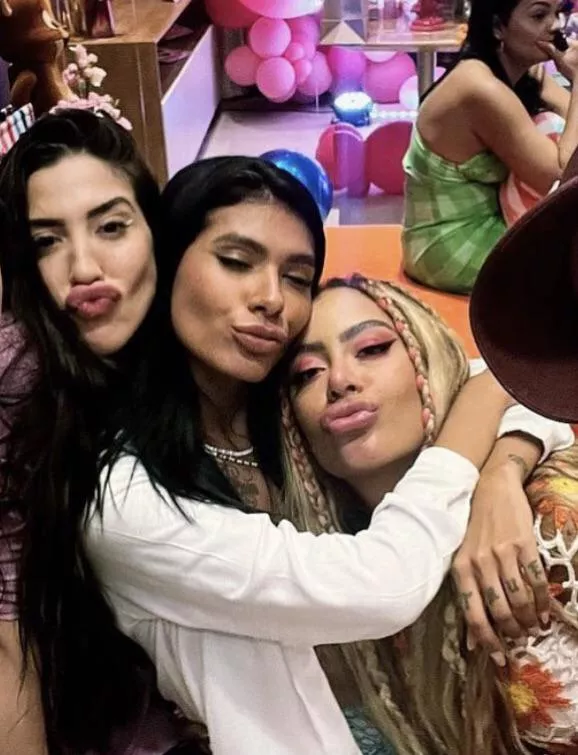 Perfect lips Brazilian trio