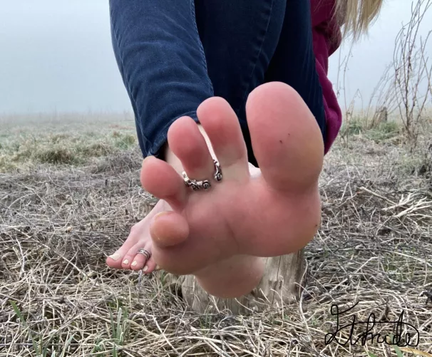 Should I spread my toes wider?