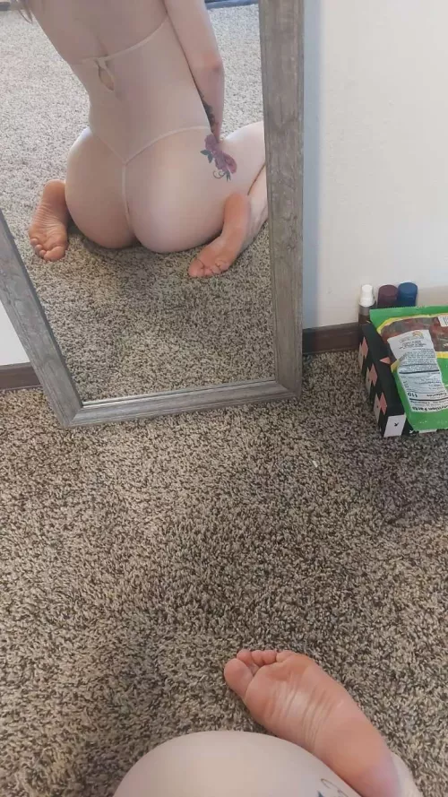 Tickle my toes 🥴🤗