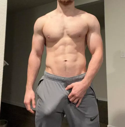 Why I wear compression shorts at the gym 🙊