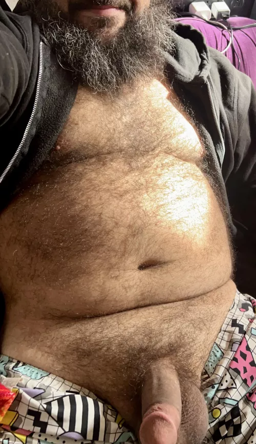 Y’all like hairy chubby dudes ?