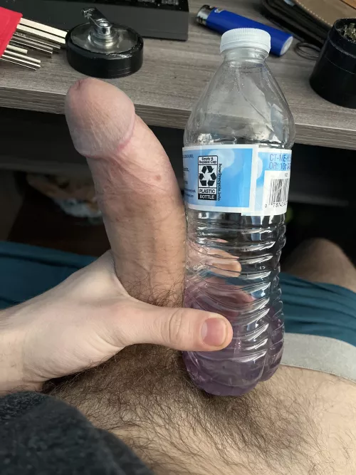 Anyone wanna compare? HMU if you think you’re bigger.