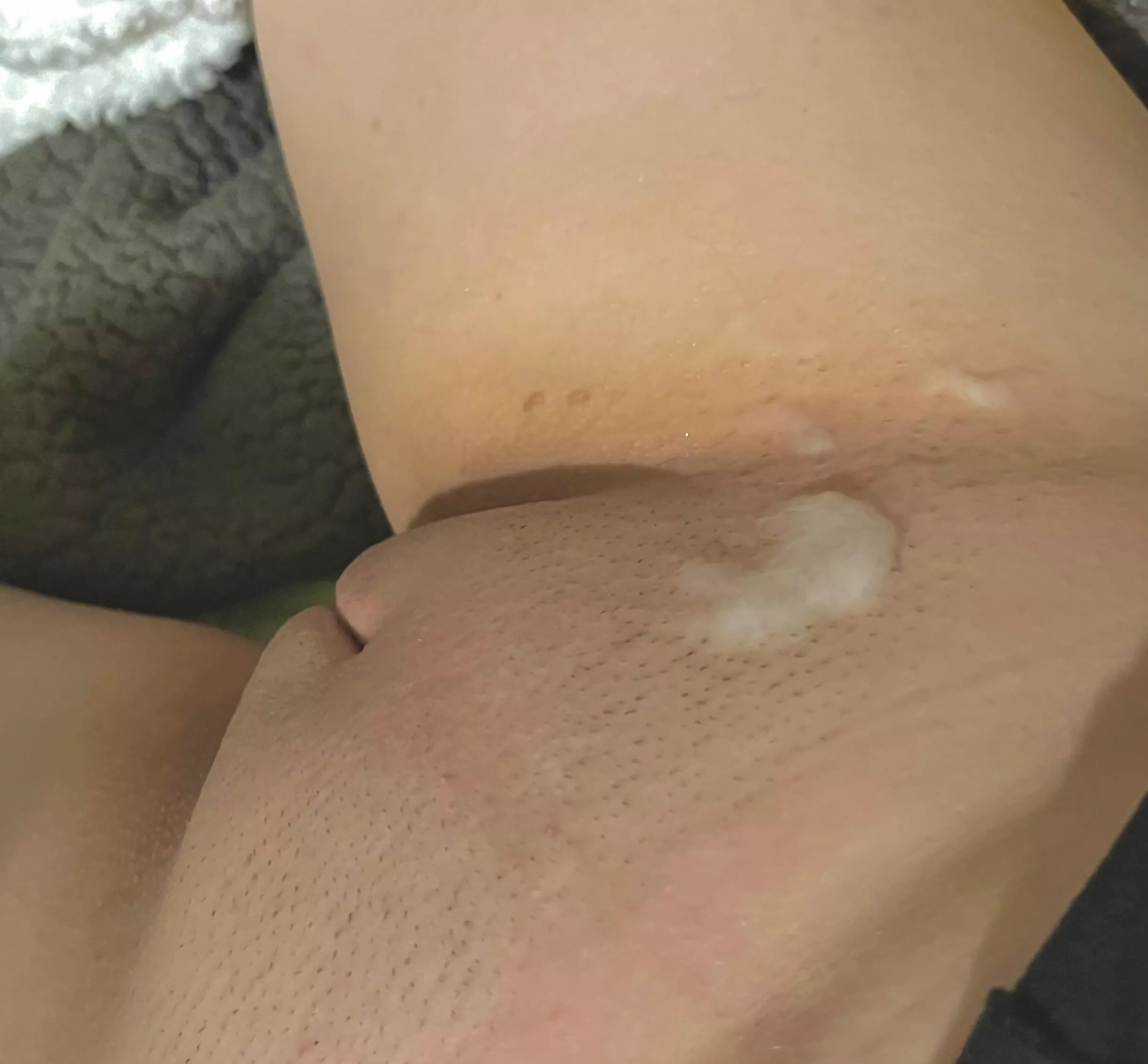 bet you’d cum on this mound, too ;p (F20, 130, 5’3”)