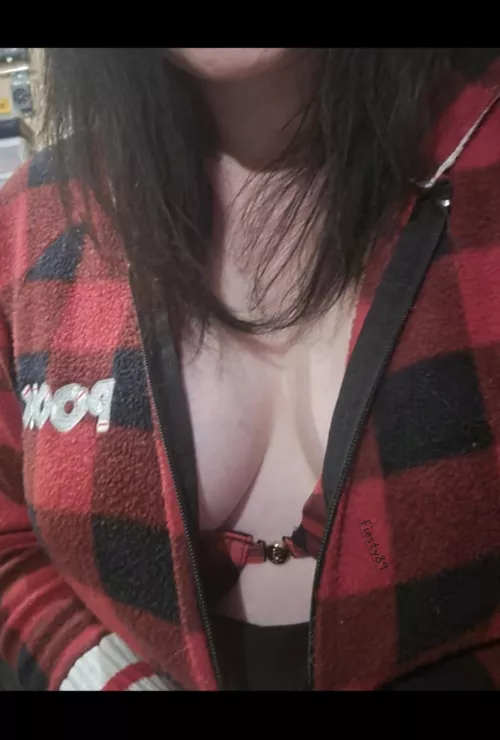 Canadian Cleavage 🇨🇦