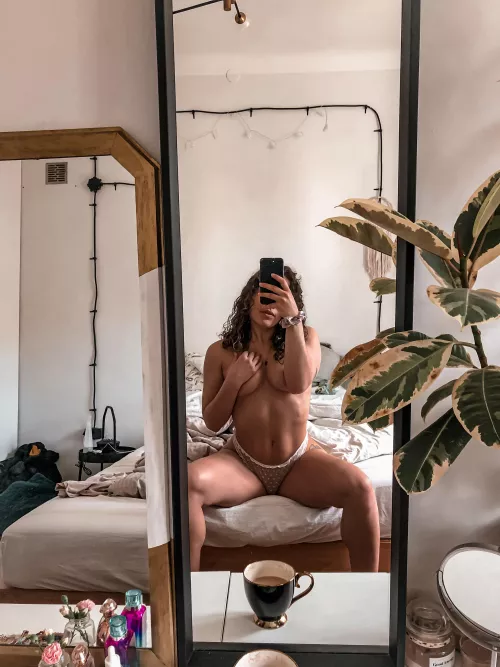 Curly girl looking a FB