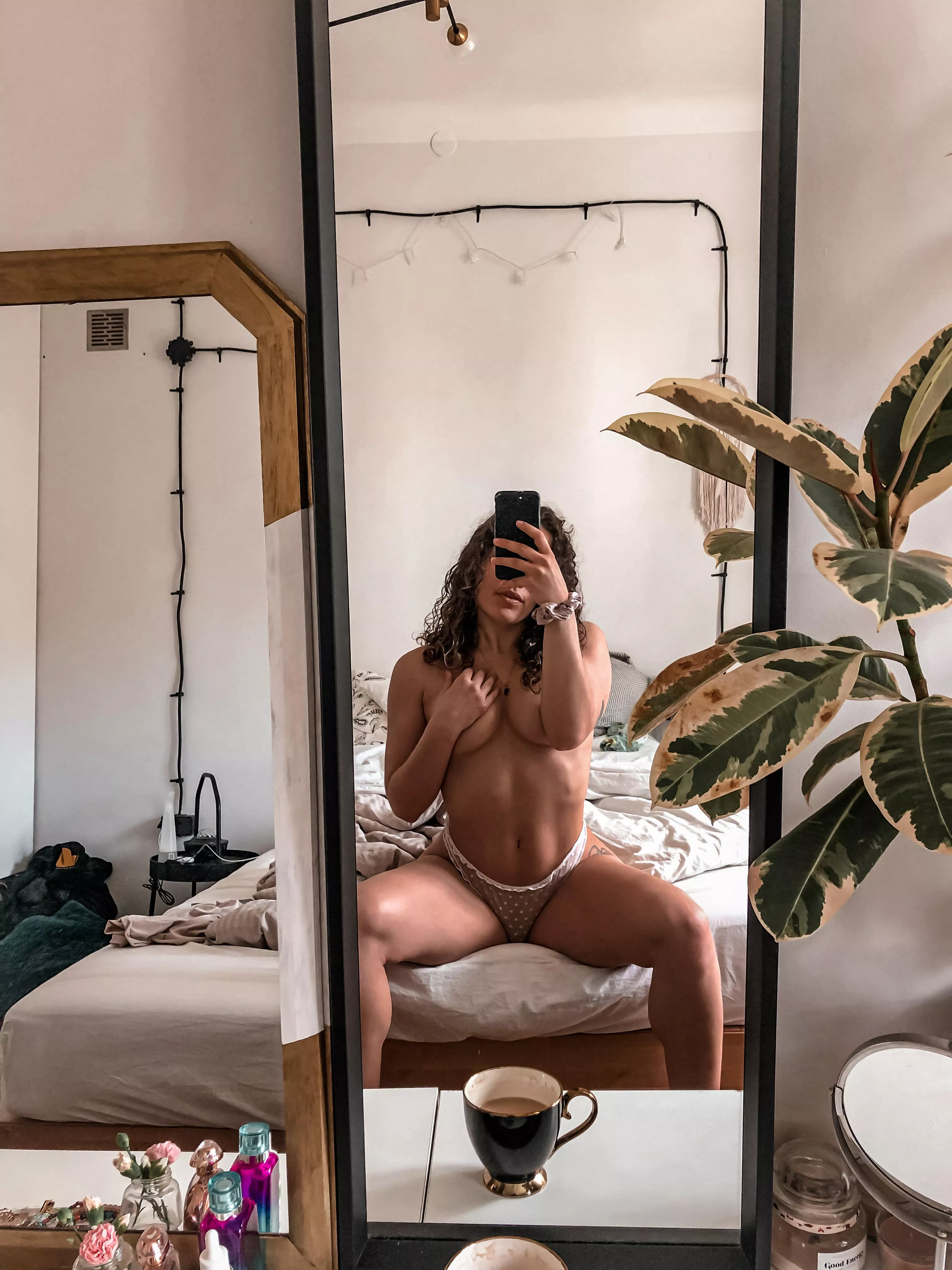 Curly girl looking a FB