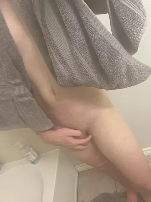 Freshly showered, ready to be pounded 😘 [18]