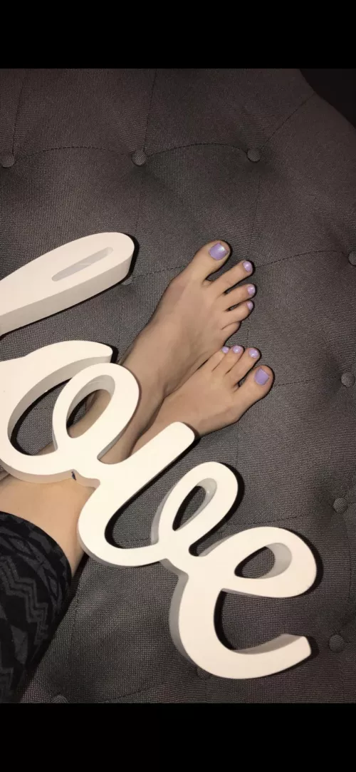 I want to drain your wallet while I edge you with my feet 😏