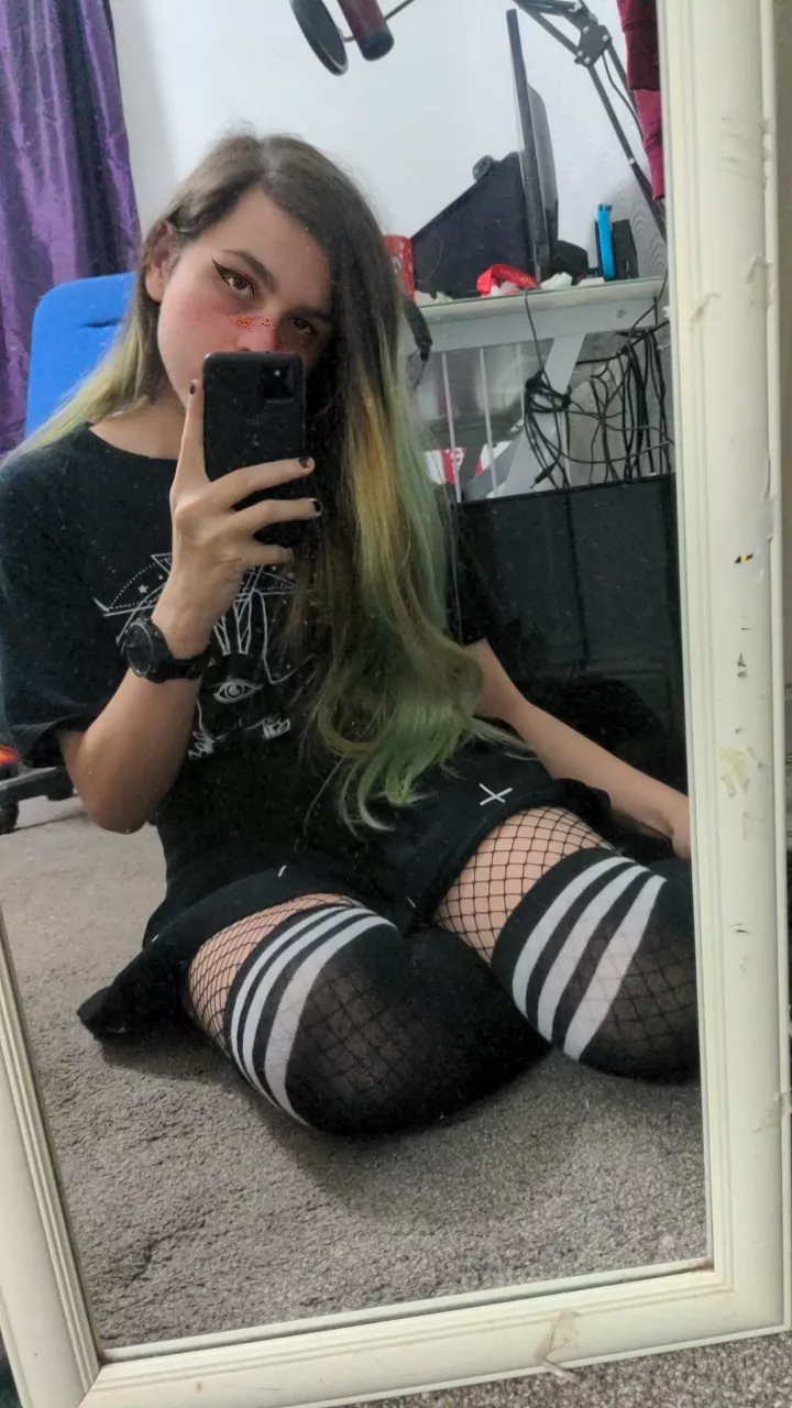 if ONLY this make-up wasn't a filter :((((