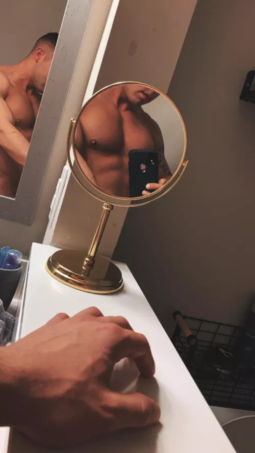 Love my new shaving mirror 🖤