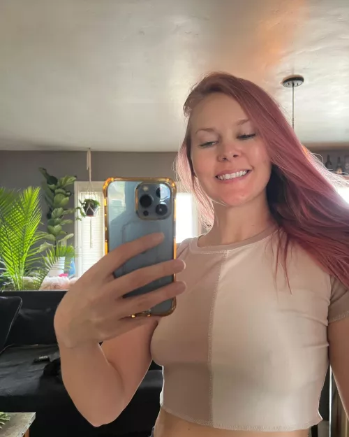 No bra, no make up ;)