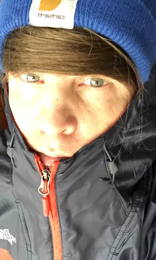 Salut ! Am I welcome here? Looking for friends and my player 2 in life! Don't mind where you're from, but I'm half French baguette, half German sausage 😅