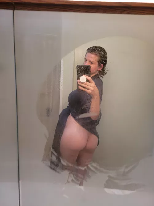 Showing a little bum ☺️