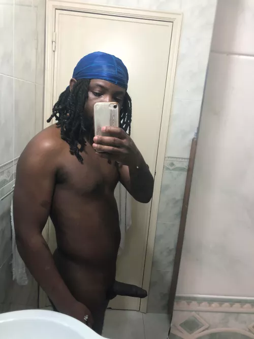 Support black fathers, by support I mean get on your knees and suck on daddy’s cock 👀🍫