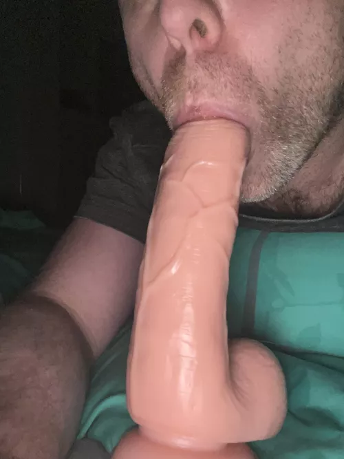 Who wants to compare? Loosers sucks the other, it’s my first time btw 😊