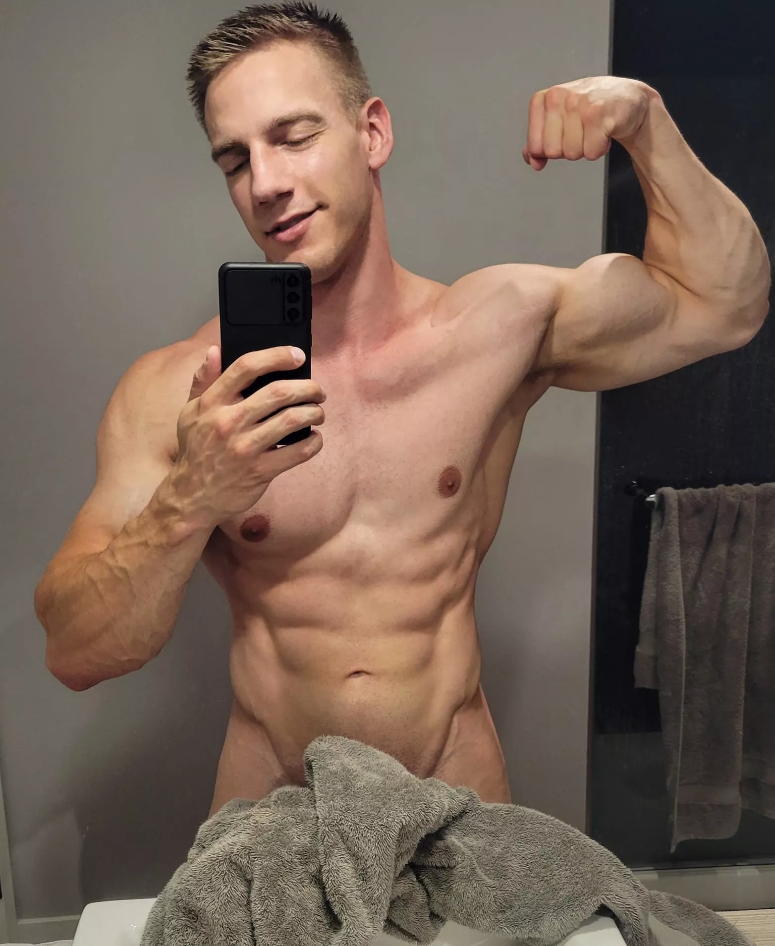 You need a big boy 😏💪🏼..?