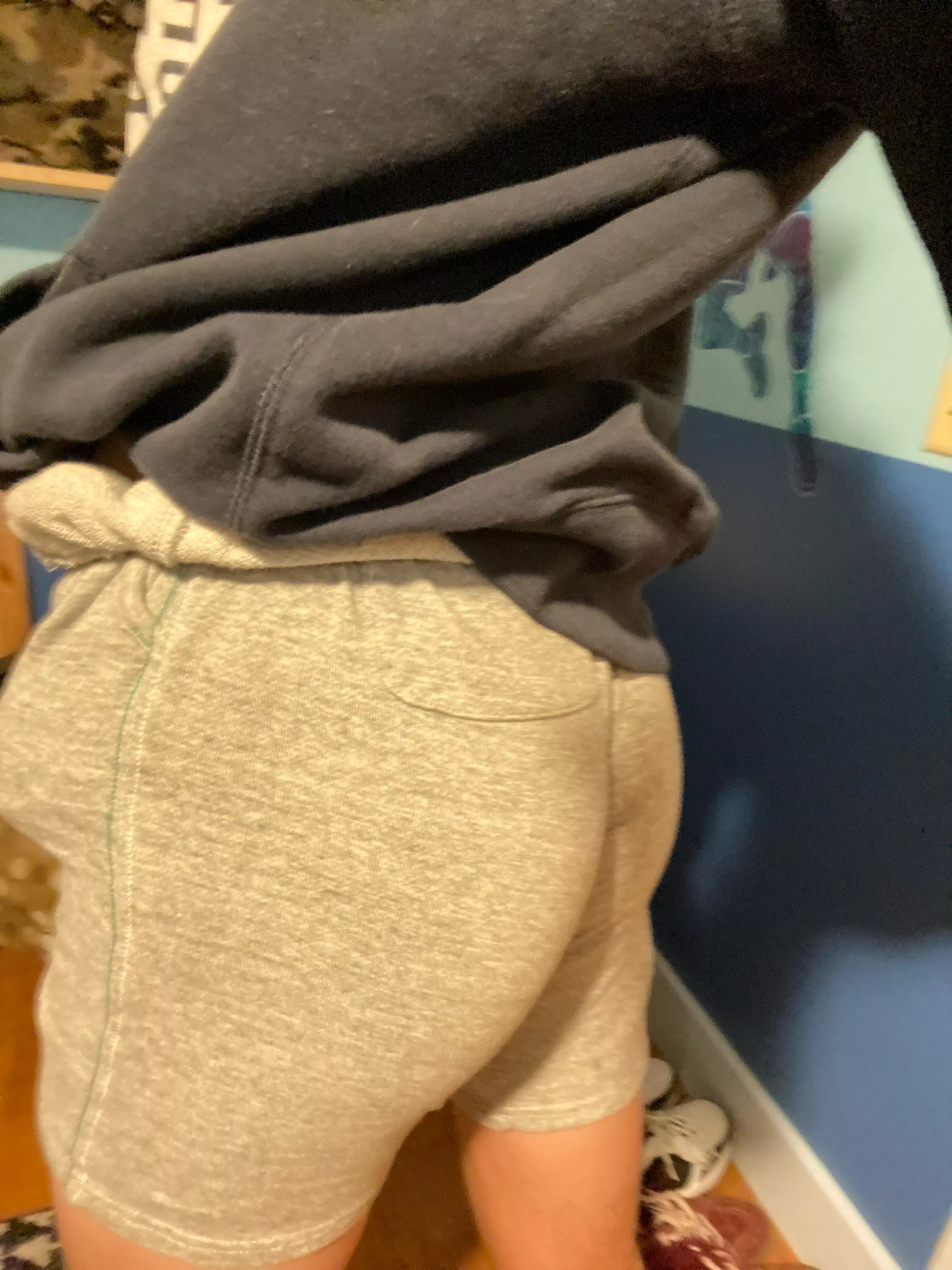 [18] plugs in and home alone all day today ;)