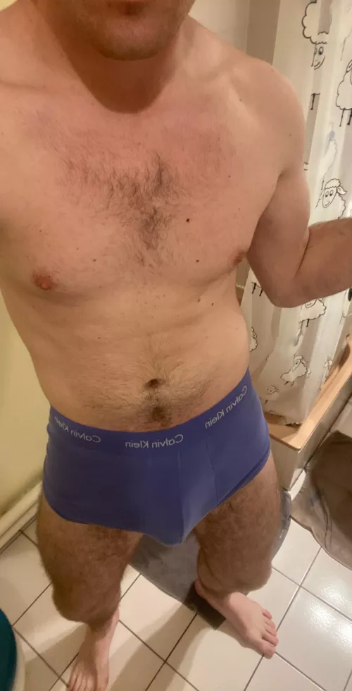 21 for muscular guys, i’m a 21 french fit boy with poppers add me @vicfitness44 (dom, muscular, verbal +++)