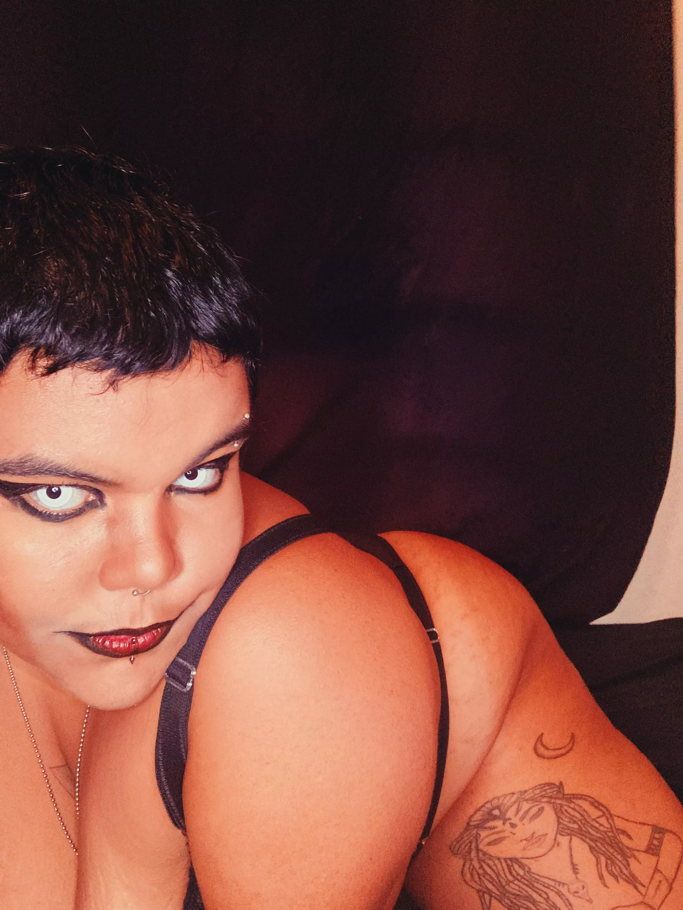 A succubus wanting to play 😈🔞