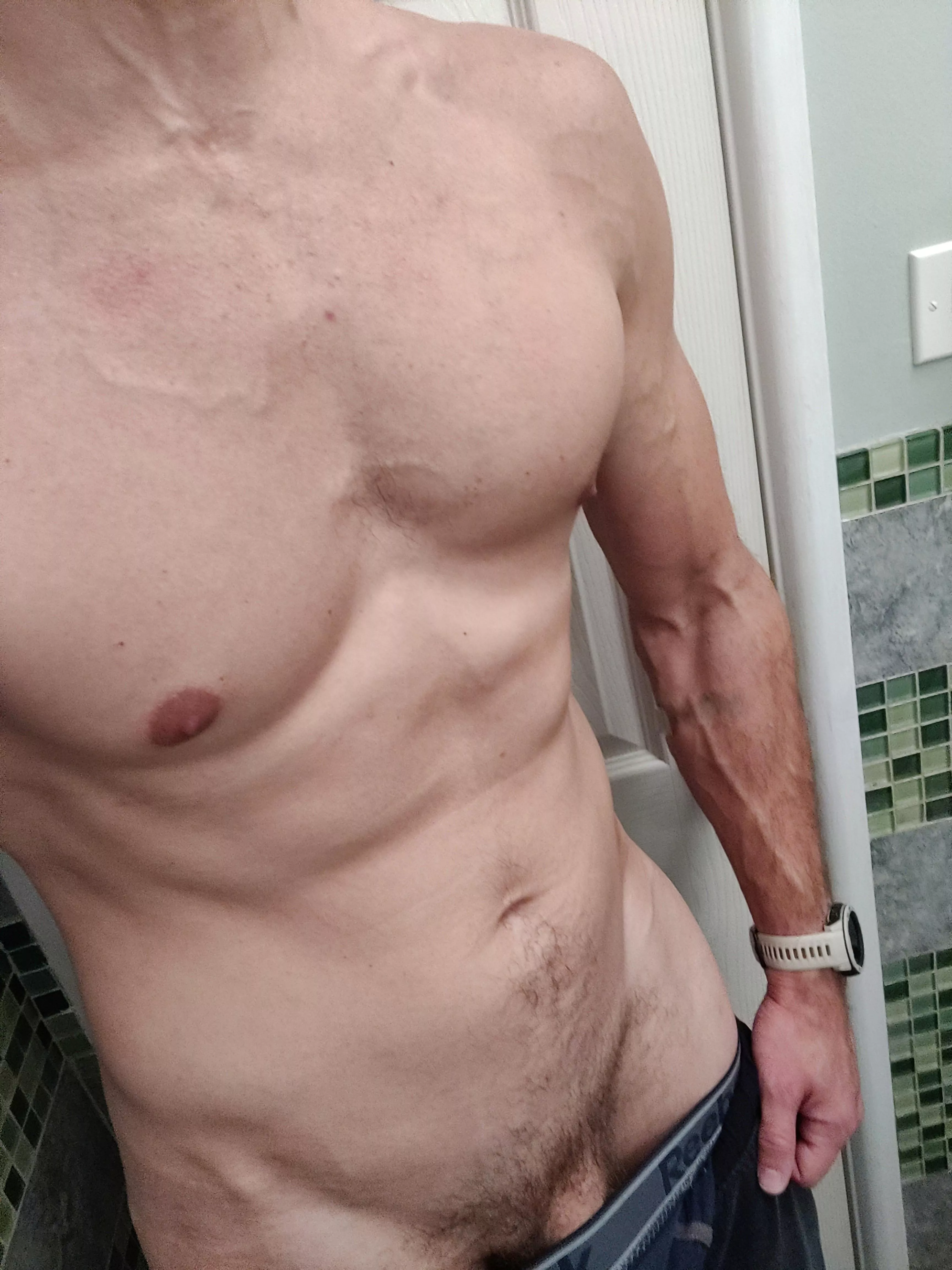 cardio and abs this morning to fight off the dad bod (m)