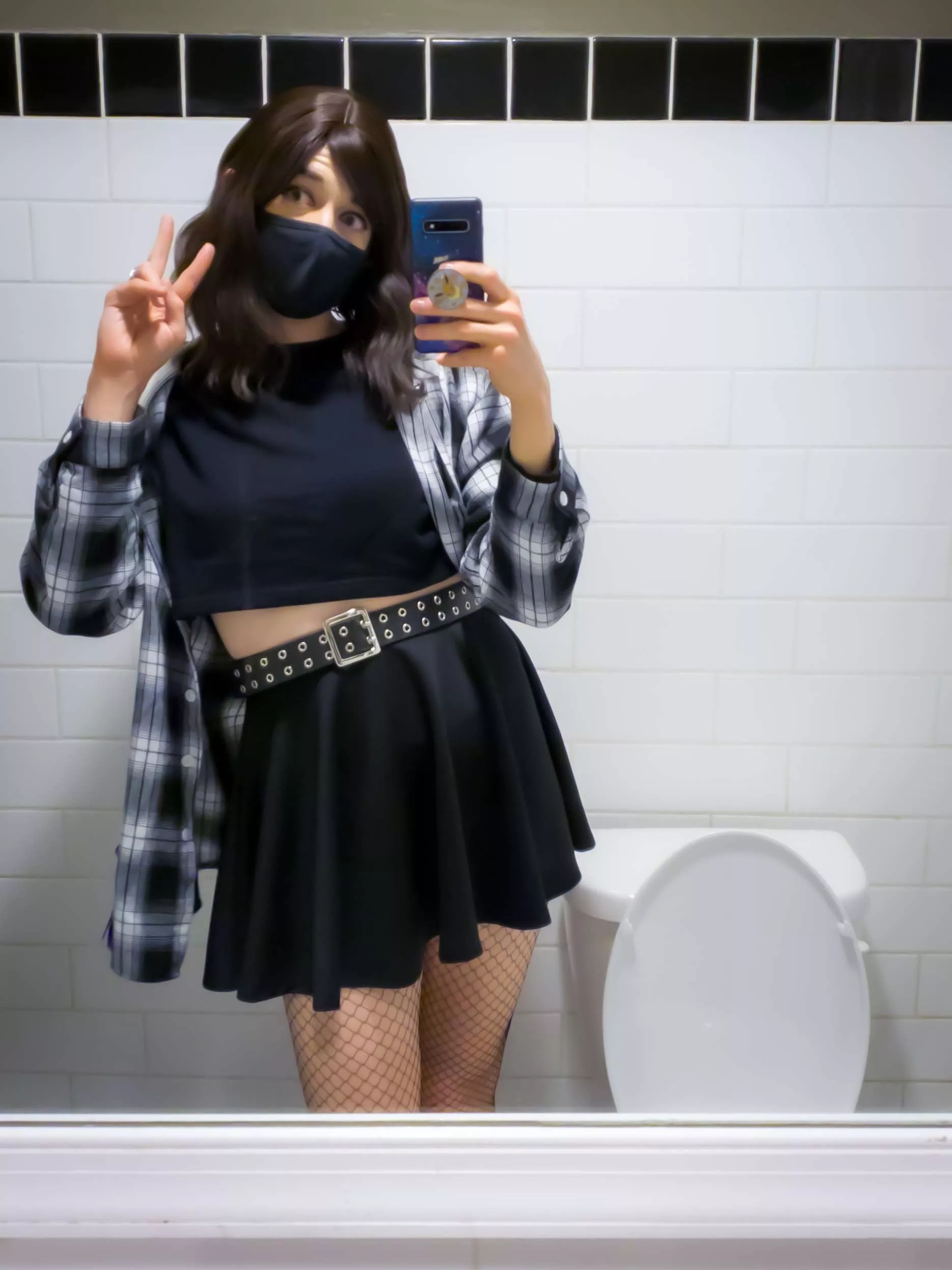 Come take mirror selfies with me 🖤